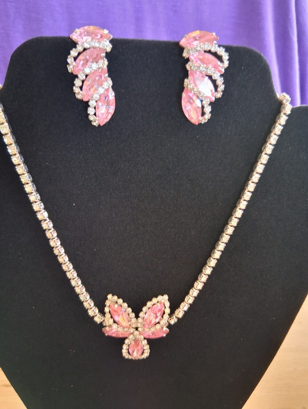 Pink Vintage Weiss Necklace And Clip Earrings Set